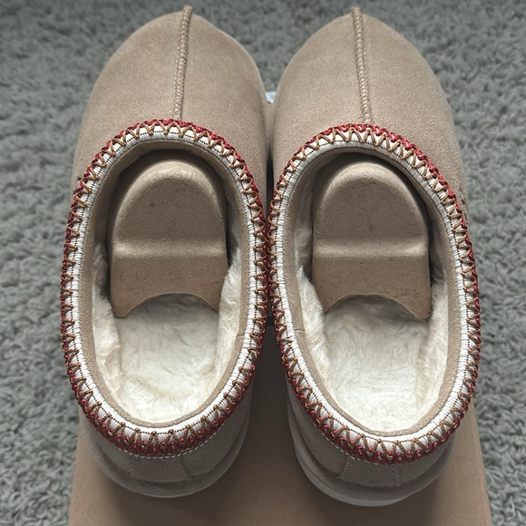 UGG Tasmans - Sand Size 9 NEW - Picture 5 of 7